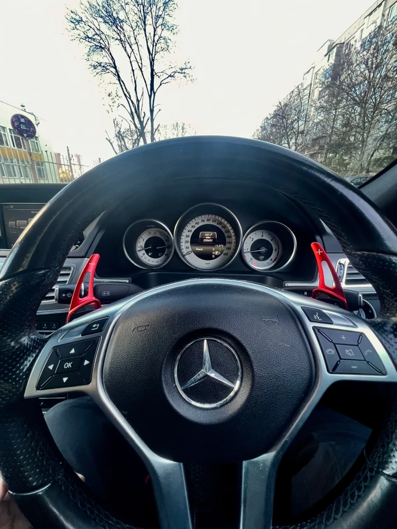 Mercedes-Benz E 220, снимка 4 - Автомобили и джипове - 53537803