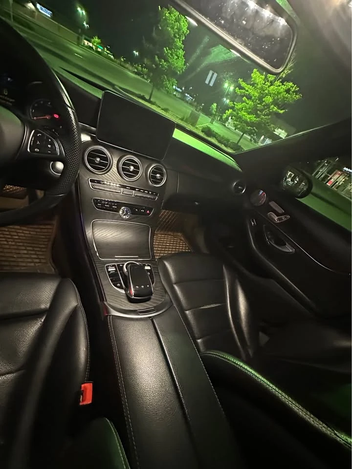 Mercedes-Benz C 300 * Keyless* АВТОКРЕДИТ БЕЗ ПЪРВОНАЧАЛНА ВНОС, снимка 7 - Автомобили и джипове - 55889595