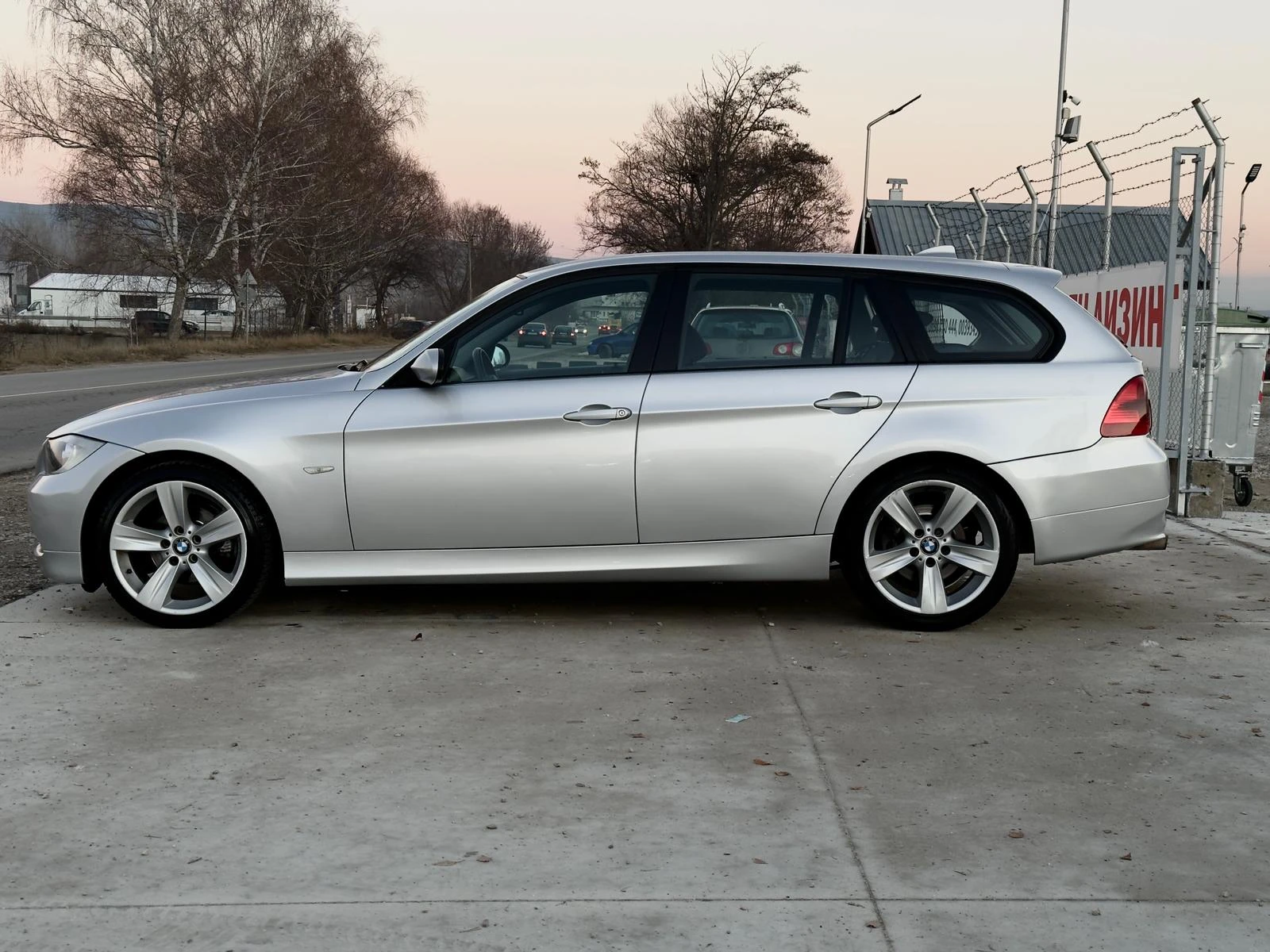 BMW 320 2.0D Автоматик/Климатроник/Собствен лизинг - изображение 7