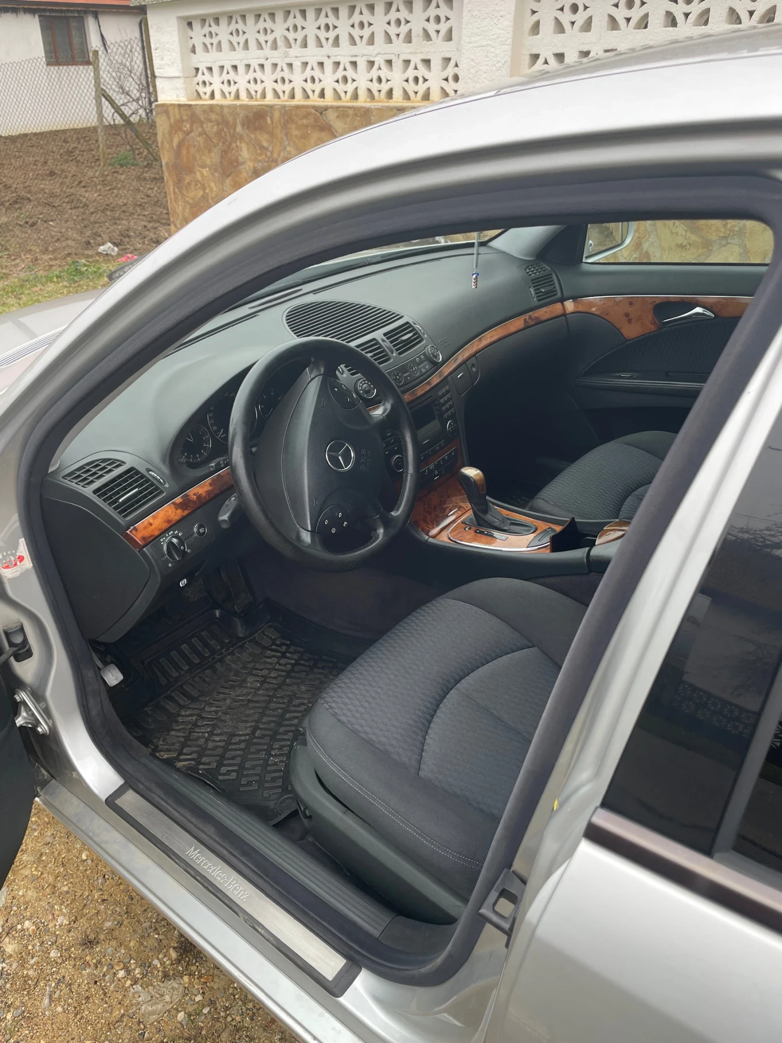 Mercedes-Benz E 270  - изображение 10