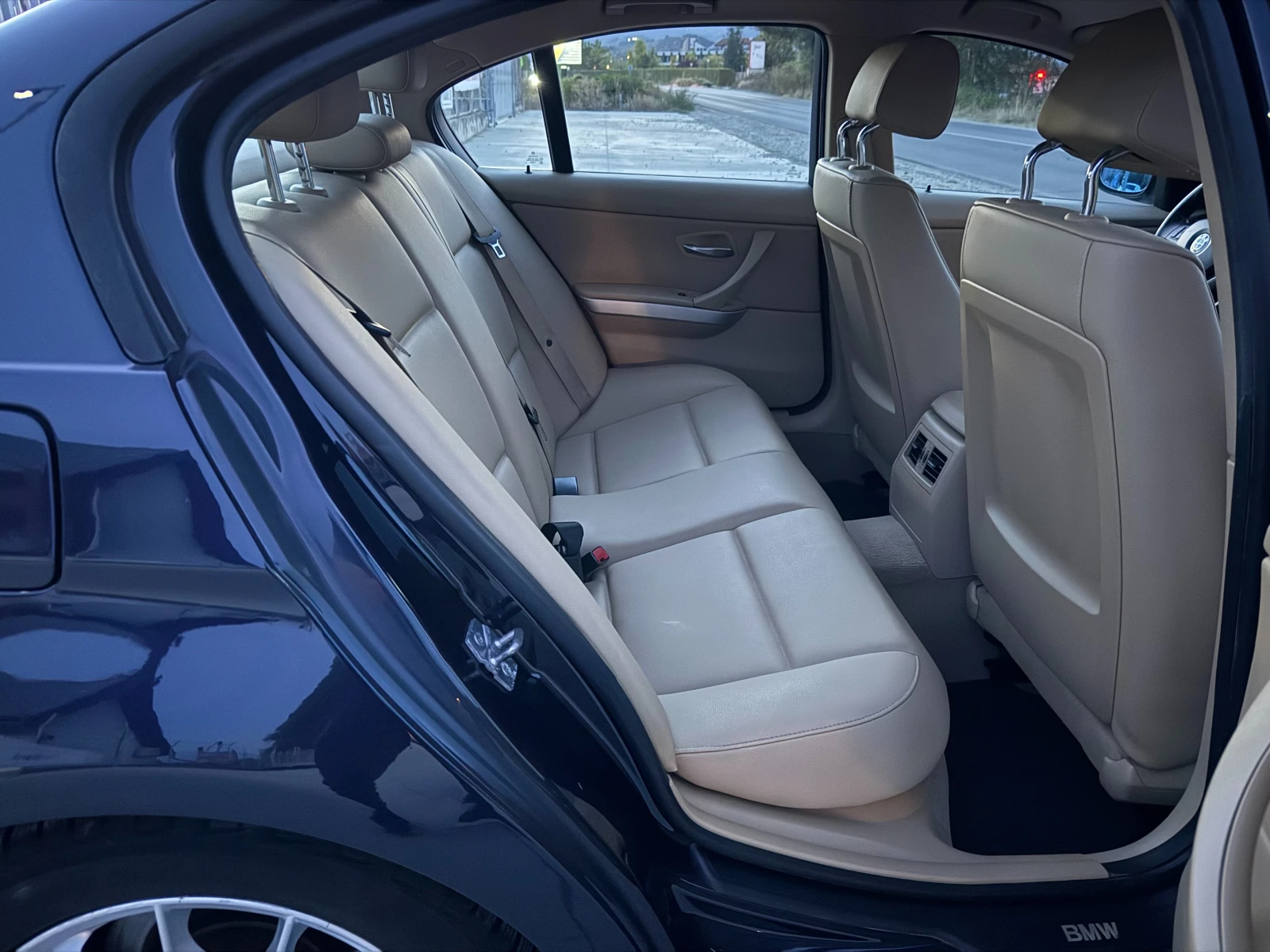 BMW 318 2.0D Facelift/Кожа/Мултиволан/Собствен лизинг  - изображение 10