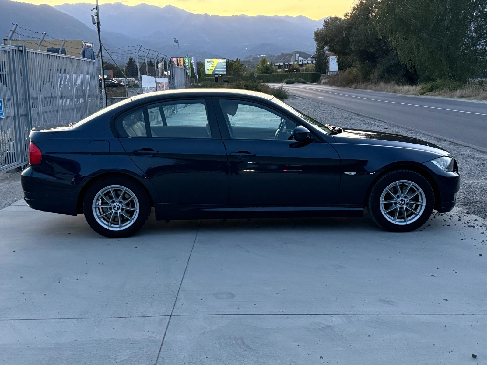 BMW 318 2.0D Facelift/Кожа/Мултиволан/Собствен лизинг  - изображение 3