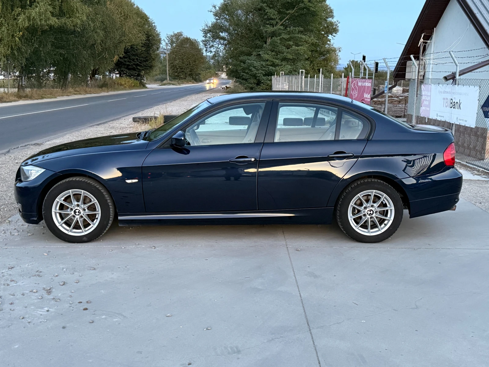 BMW 318 2.0D Facelift/Кожа/Мултиволан/Собствен лизинг  - изображение 6