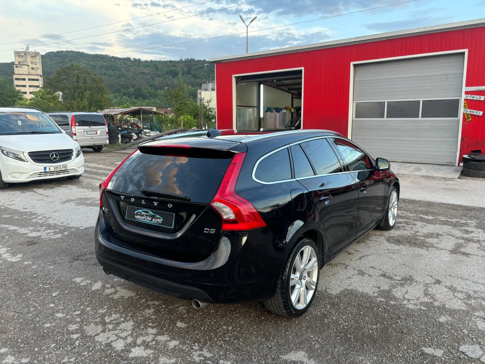 Volvo V60 2.4D D5 NAVI/КОЖА/ЕЛ. ПАКЕТ/НОВ ВНОС - изображение 3