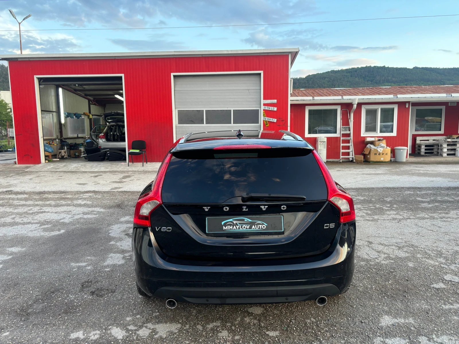 Volvo V60 2.4D D5 NAVI/КОЖА/ЕЛ. ПАКЕТ/НОВ ВНОС - изображение 4