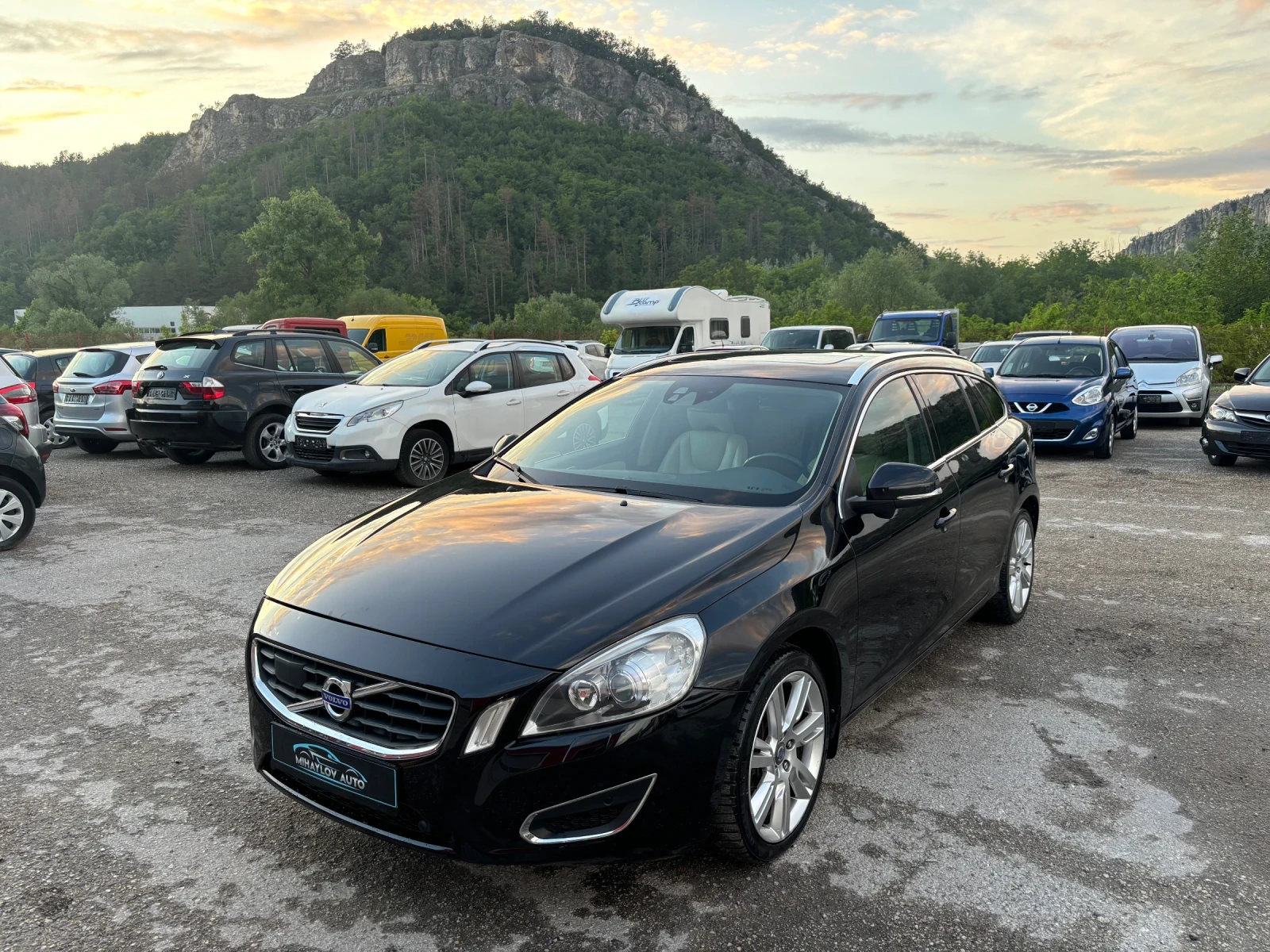 Volvo V60 2.4D D5 NAVI/КОЖА/ЕЛ. ПАКЕТ/НОВ ВНОС - изображение 7