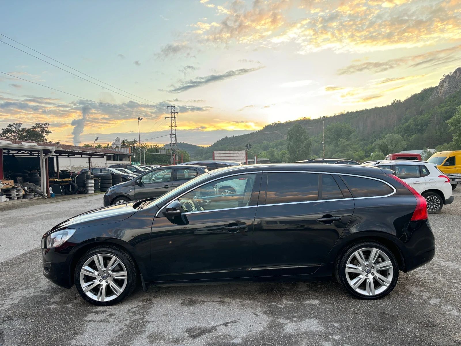 Volvo V60 2.4D D5 NAVI/КОЖА/ЕЛ. ПАКЕТ/НОВ ВНОС - изображение 6