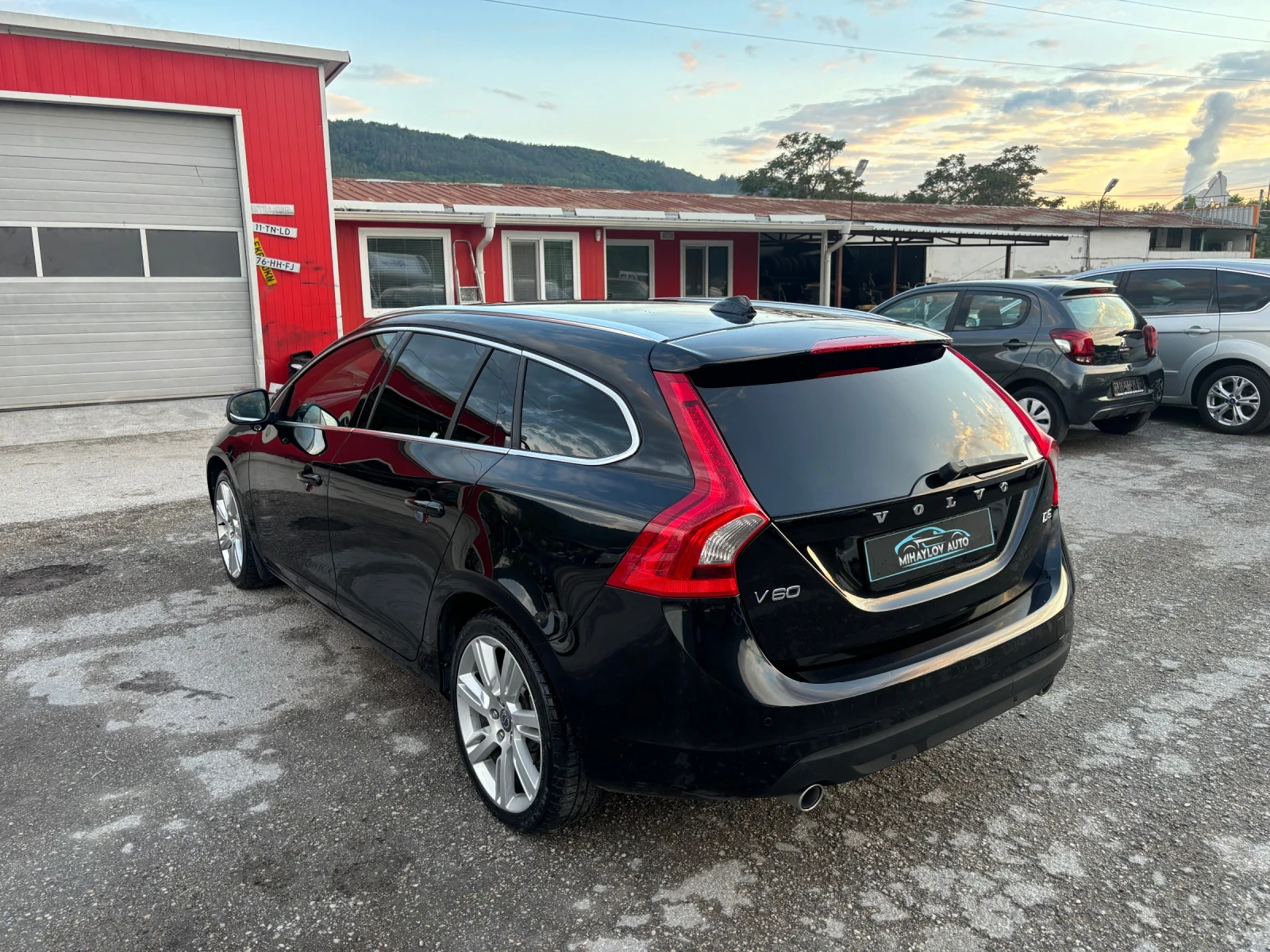 Volvo V60 2.4D D5 NAVI/КОЖА/ЕЛ. ПАКЕТ/НОВ ВНОС - изображение 5