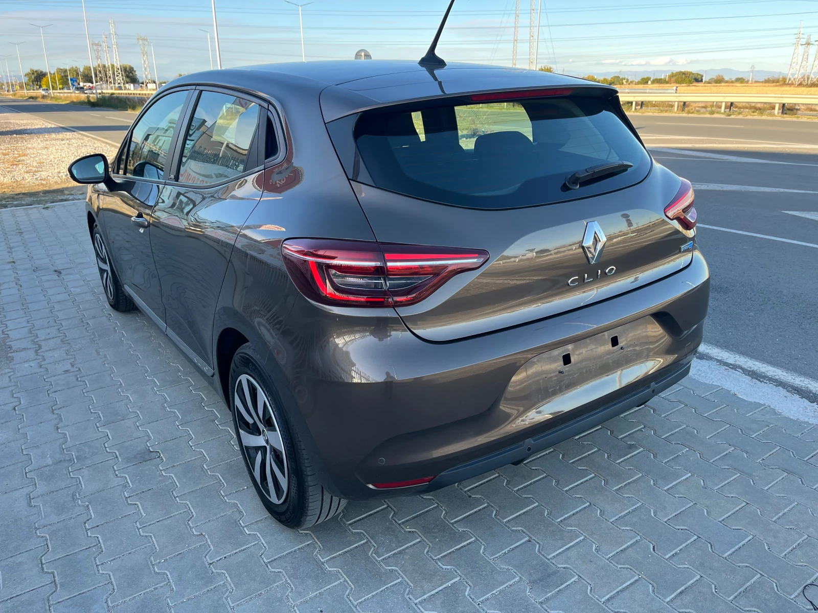Renault Clio E-tech Hybrid 1.6 - изображение 5