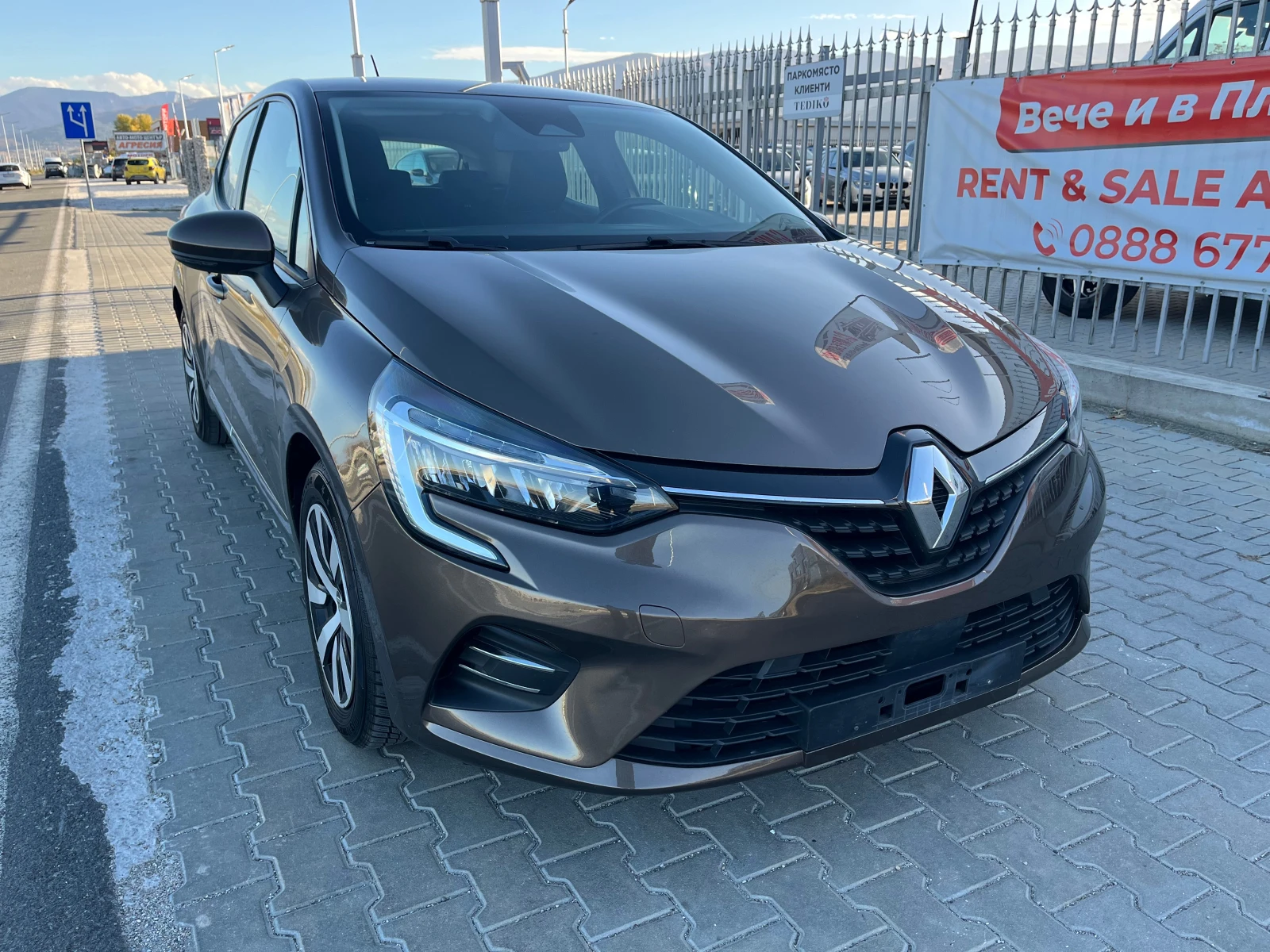 Renault Clio E-tech Hybrid 1.6 - изображение 2