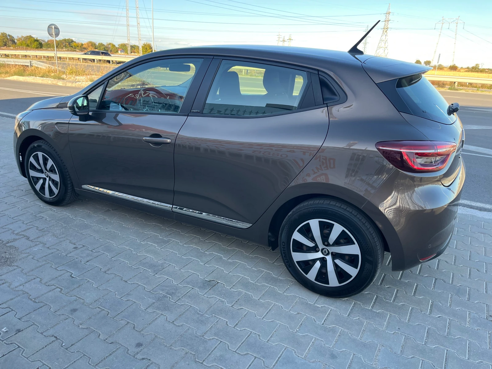 Renault Clio E-tech Hybrid 1.6 - изображение 3