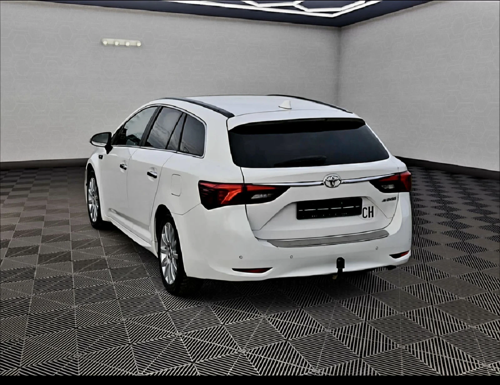 Toyota Avensis 2.0ШВЕЙЦАРИЯ-/КОЖА/НАВИ/LANE ASSIST/КАМЕРА - изображение 4
