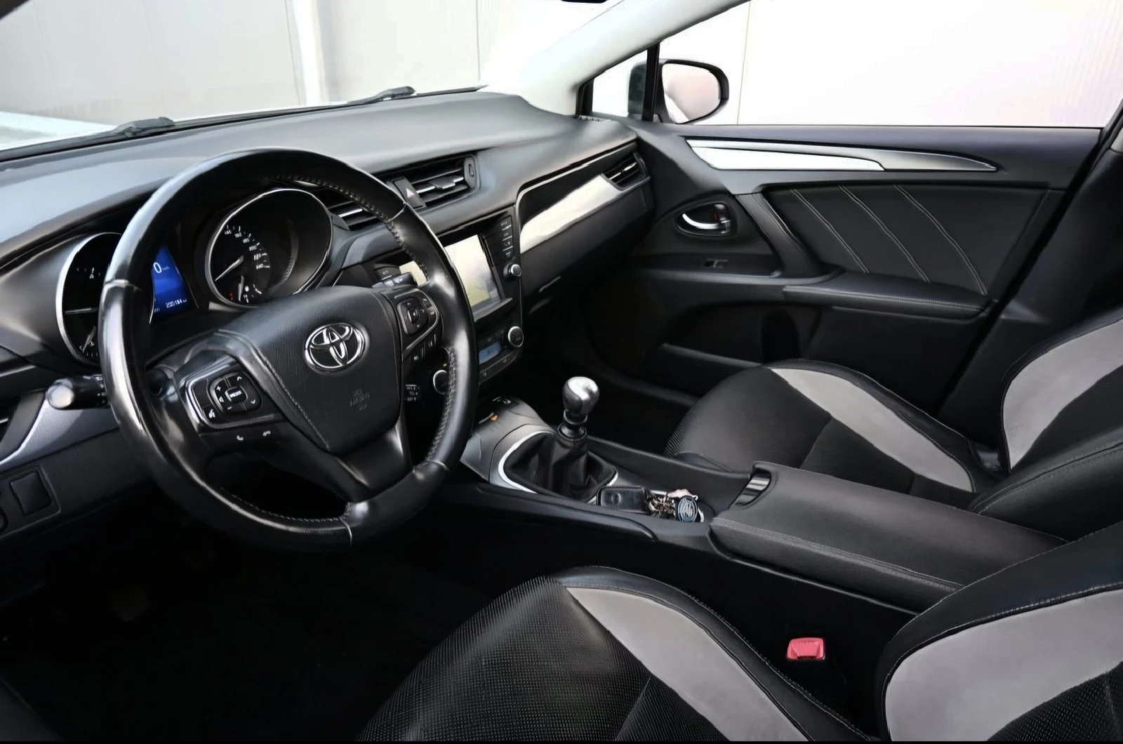 Toyota Avensis 2.0ШВЕЙЦАРИЯ-/КОЖА/НАВИ/LANE ASSIST/КАМЕРА - изображение 5