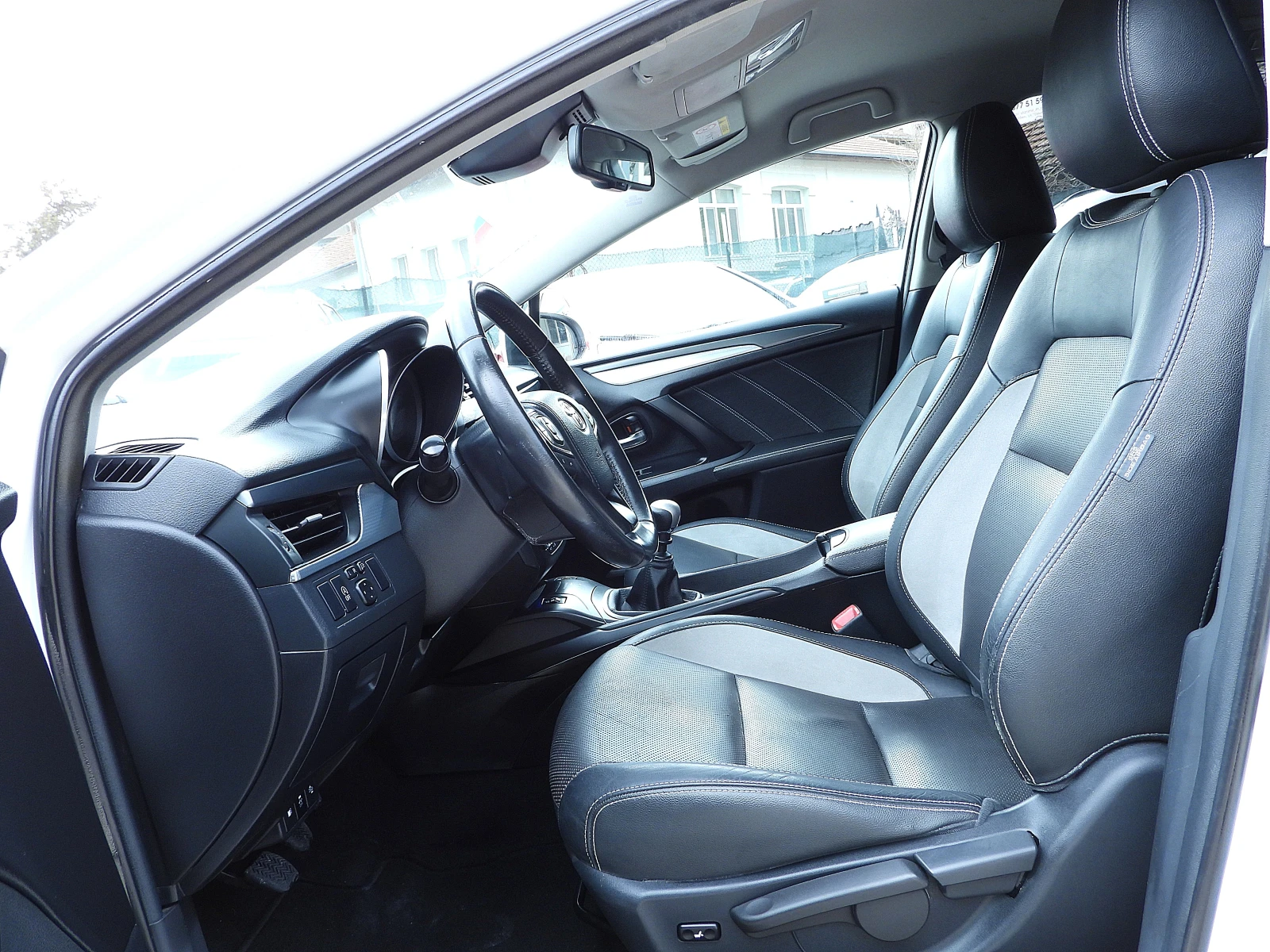 Toyota Avensis 2.0ШВЕЙЦАРИЯ-/КОЖА/НАВИ/LANE ASSIST/КАМЕРА, снимка 7 - Автомобили и джипове - 52755444