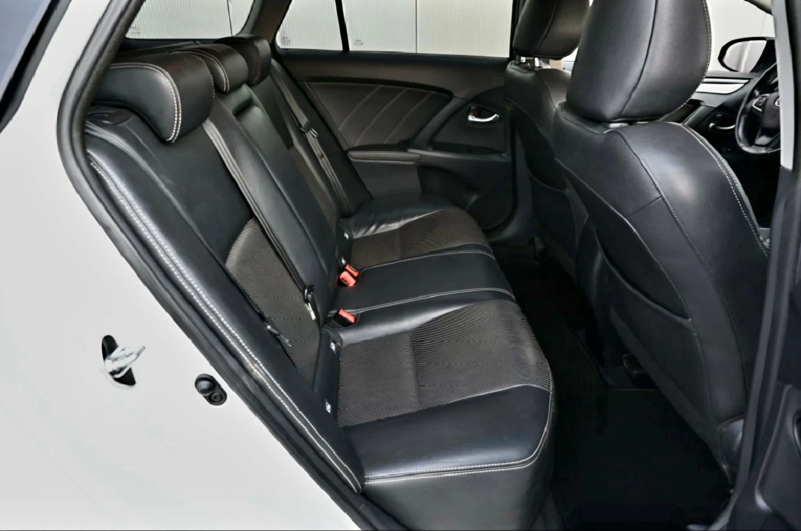 Toyota Avensis 2.0ШВЕЙЦАРИЯ-/КОЖА/НАВИ/LANE ASSIST/КАМЕРА - изображение 8