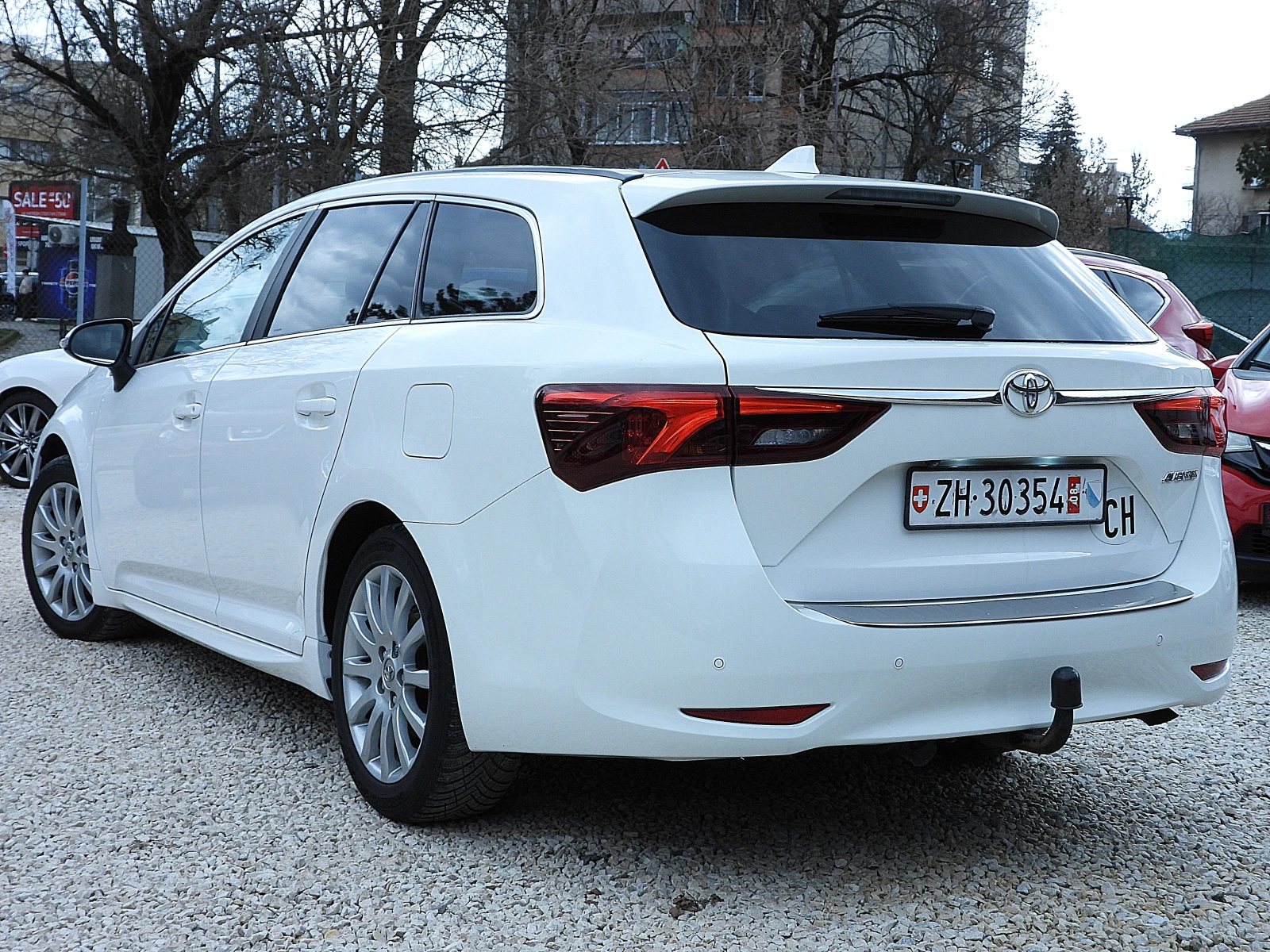 Toyota Avensis 2.0ШВЕЙЦАРИЯ-/КОЖА/НАВИ/LANE ASSIST/КАМЕРА, снимка 6 - Автомобили и джипове - 52755444