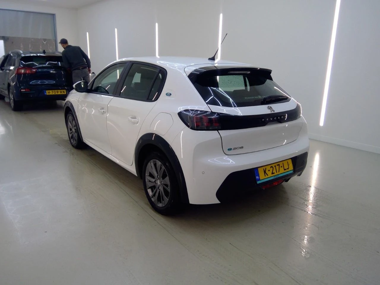 Peugeot 208  e-208 50 kWh Active, снимка 4 - Автомобили и джипове - 53981641