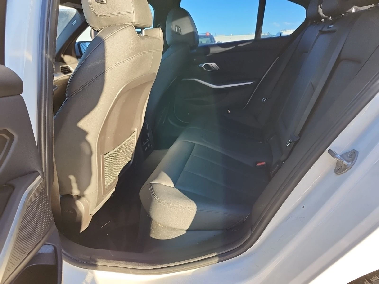 BMW 330 M-pkg* Digital* Подгрев* Пано, снимка 14 - Автомобили и джипове - 54073152