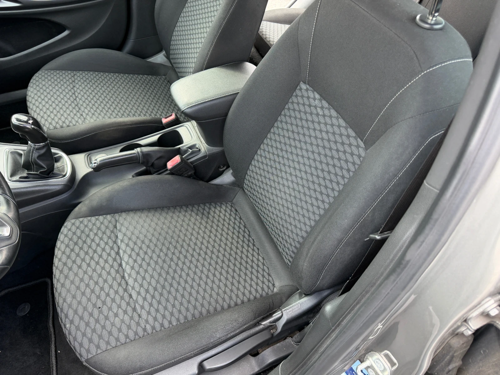 Opel Astra 1.6  CRDI, снимка 11 - Автомобили и джипове - 54137517