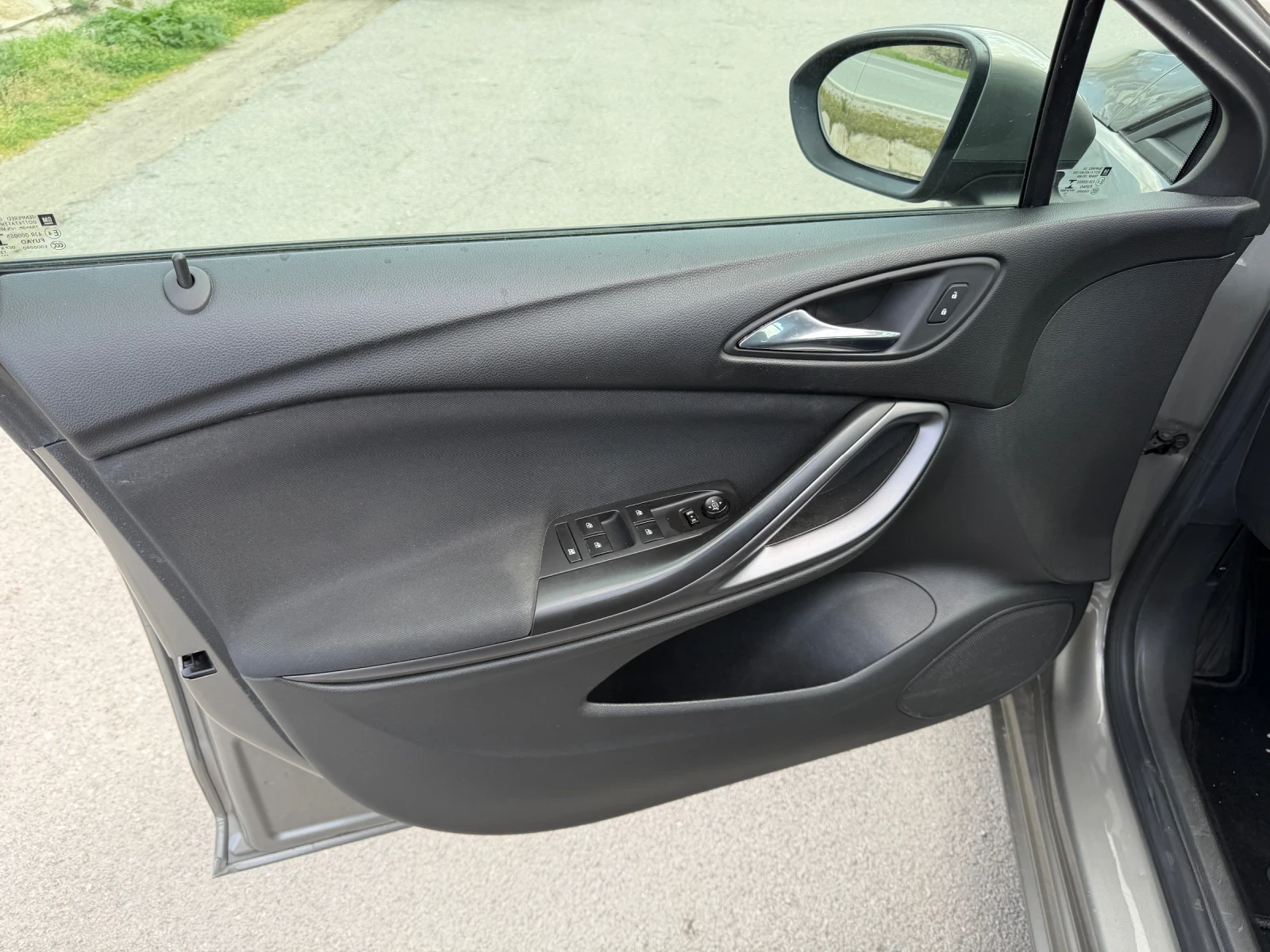 Opel Astra 1.6  CRDI, снимка 16 - Автомобили и джипове - 54137517