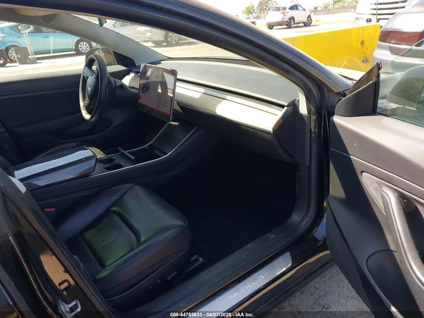 Tesla Model 3, снимка 5 - Автомобили и джипове - 54419107