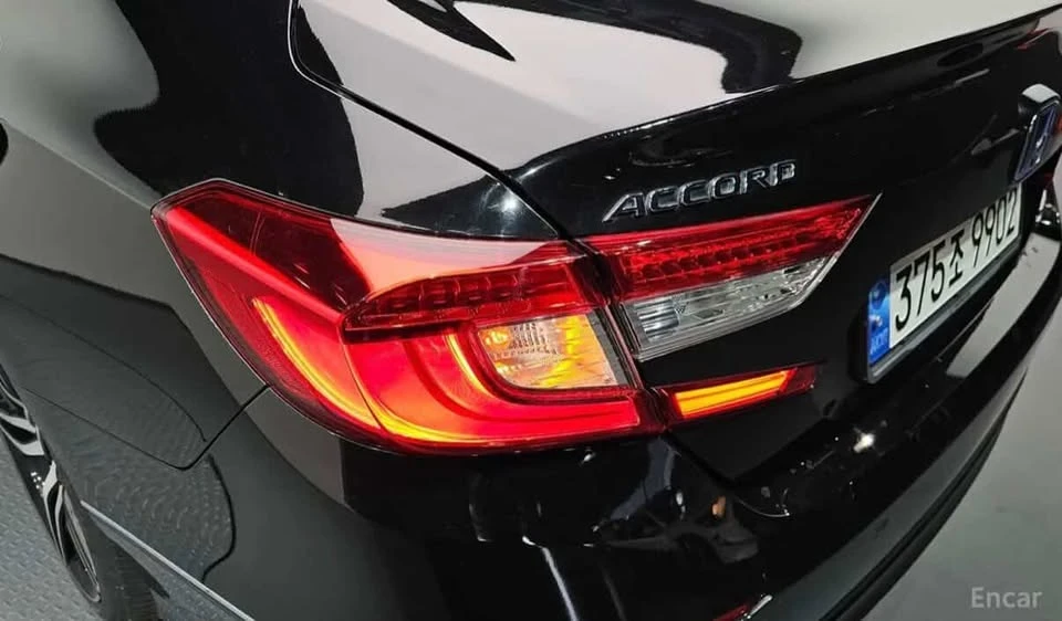 Honda Accord 10th Gen 2.0 Hybrid, снимка 4 - Автомобили и джипове - 54571600