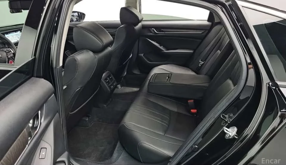 Honda Accord 10th Gen 2.0 Hybrid, снимка 15 - Автомобили и джипове - 54571600