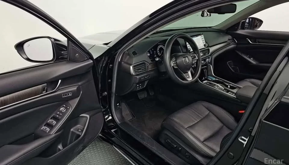 Honda Accord 10th Gen 2.0 Hybrid, снимка 6 - Автомобили и джипове - 54571600