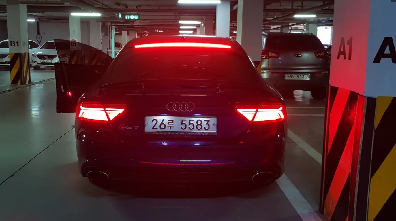 Audi Rs7 КЕРАМИКА * ОБСЛУЖЕН, снимка 8 - Автомобили и джипове - 54891035