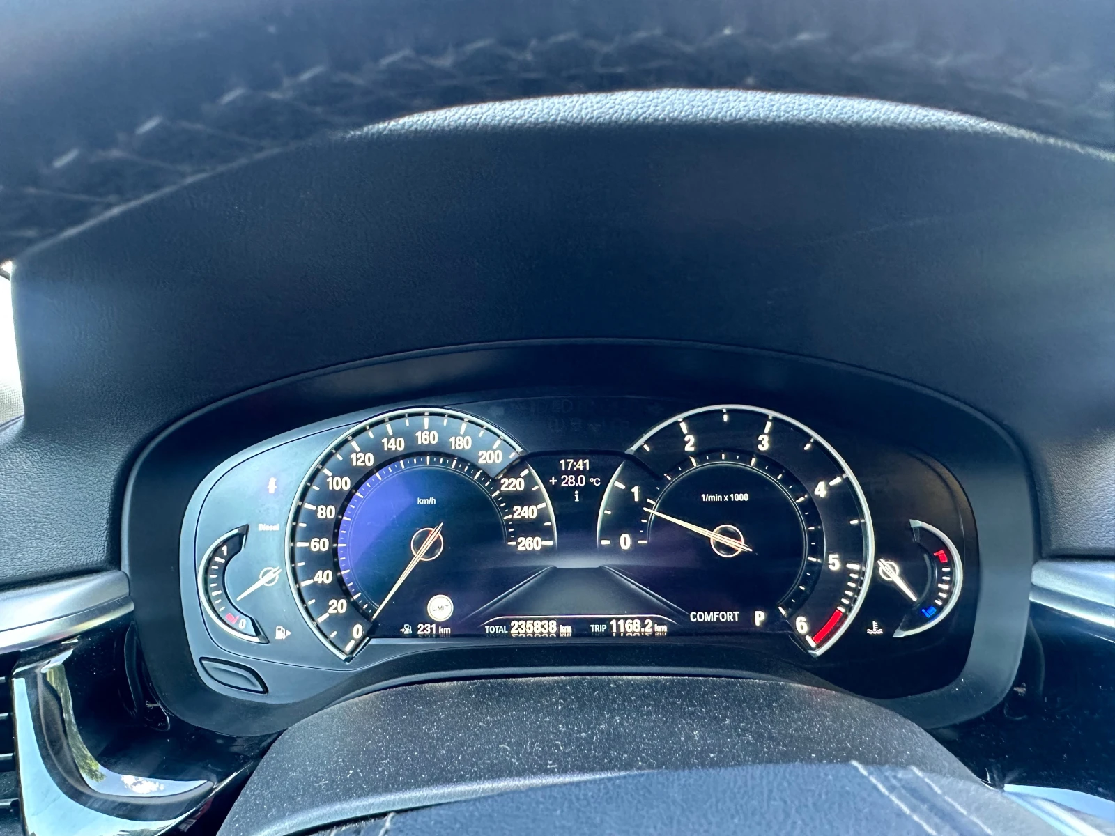 BMW 520 520D-XDRIVE, снимка 15 - Автомобили и джипове - 55503130