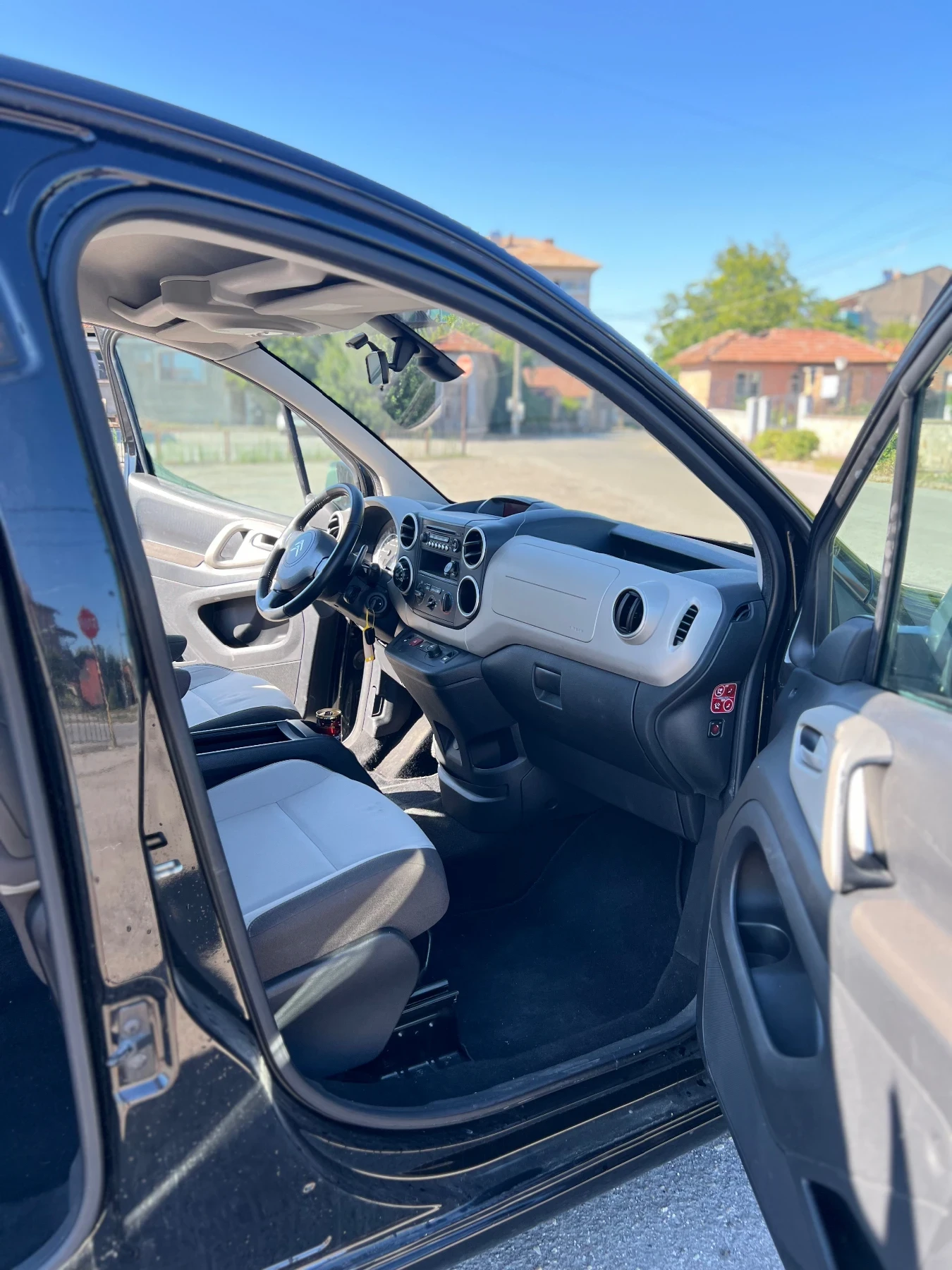 Citroen Berlingo 1.6eHDI, снимка 10 - Автомобили и джипове - 55503675