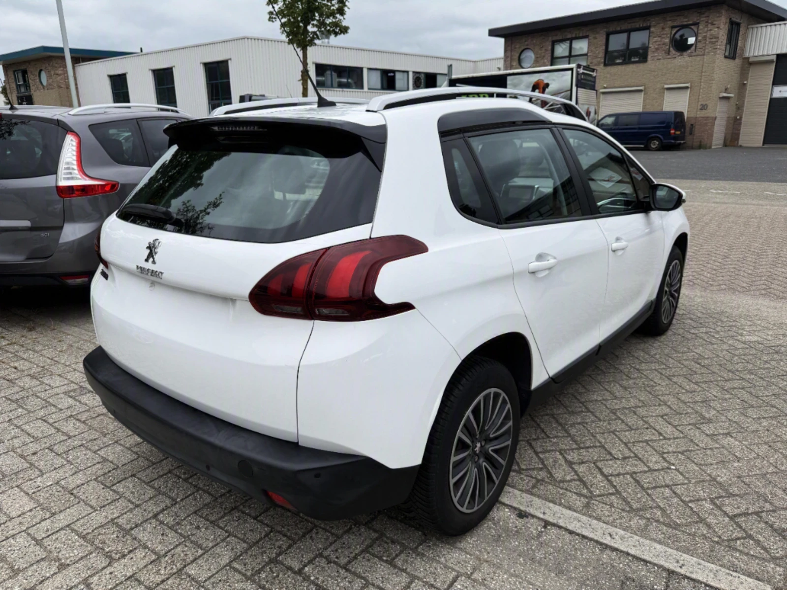 Peugeot 2008, снимка 4 - Автомобили и джипове - 55626268