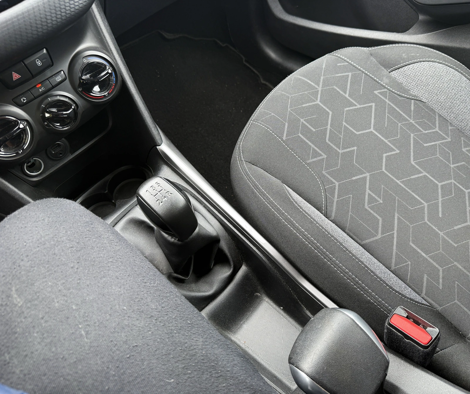 Peugeot 2008, снимка 10 - Автомобили и джипове - 55626268