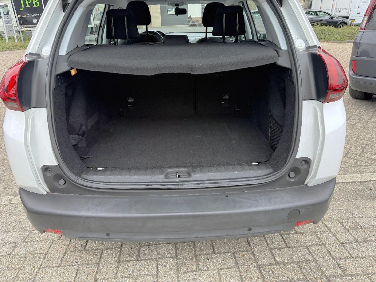 Peugeot 2008, снимка 15 - Автомобили и джипове - 55626268