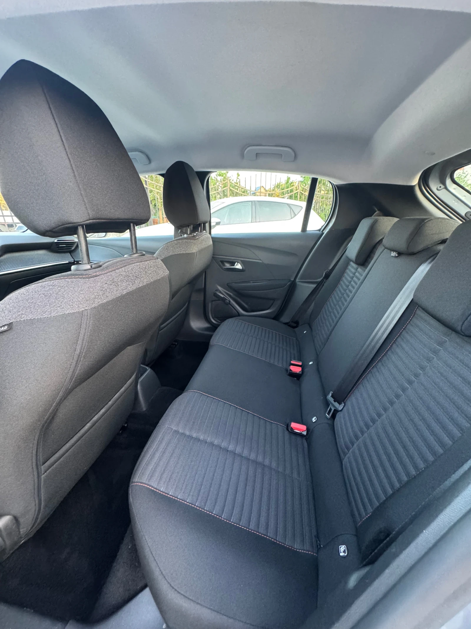 Peugeot 208 1.2, снимка 8 - Автомобили и джипове - 55850453