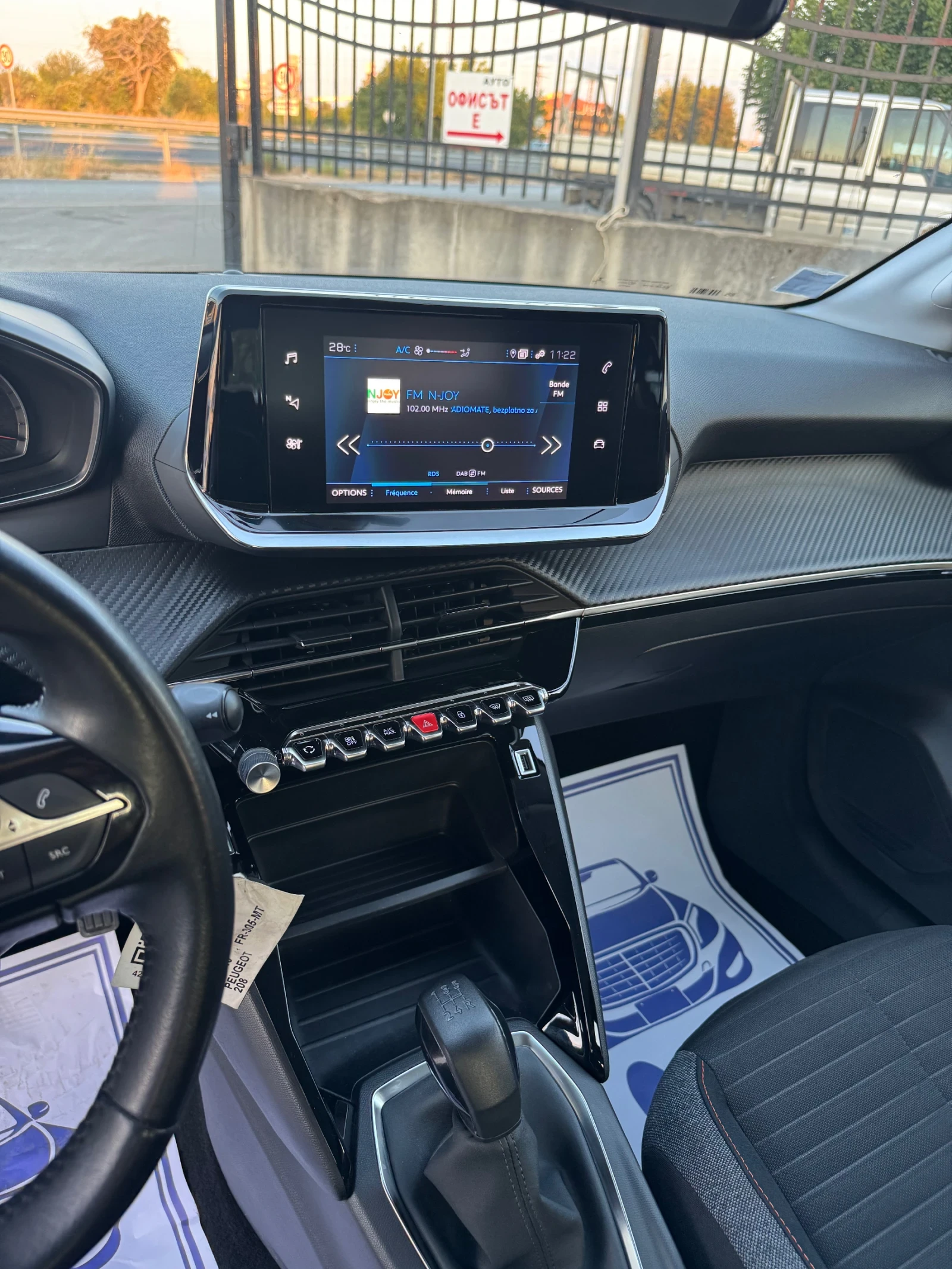 Peugeot 208 1.2, снимка 7 - Автомобили и джипове - 55850453