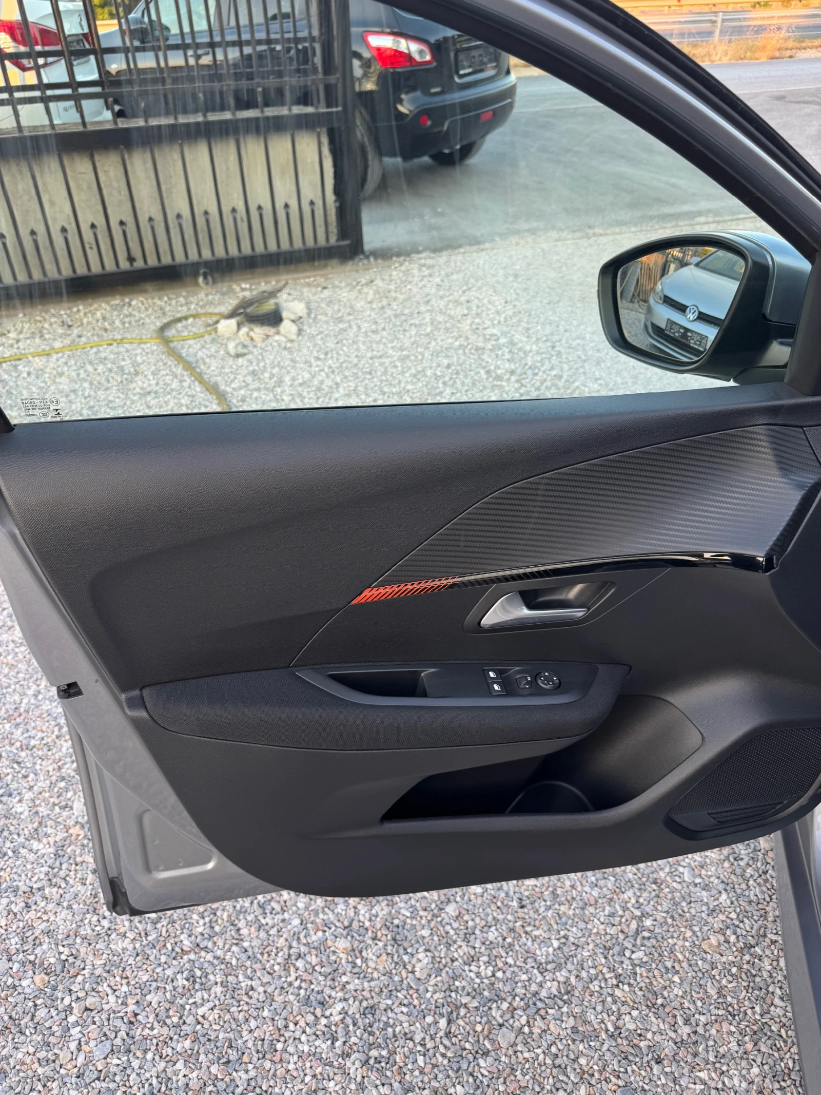 Peugeot 208 1.2, снимка 12 - Автомобили и джипове - 55850453