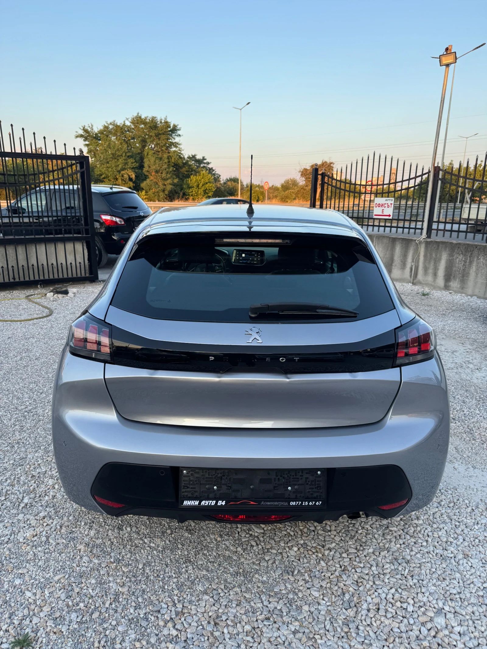 Peugeot 208 1.2, снимка 4 - Автомобили и джипове - 55850453