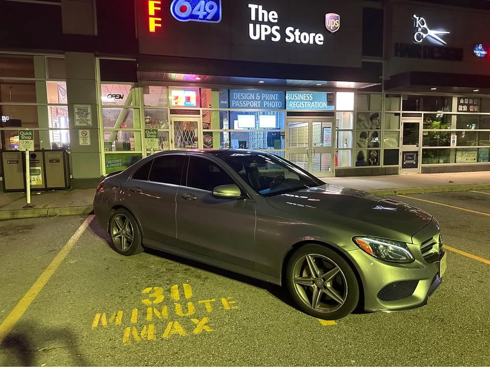 Mercedes-Benz C 300 * Keyless* АВТОКРЕДИТ БЕЗ ПЪРВОНАЧАЛНА ВНОС, снимка 2 - Автомобили и джипове - 55889595