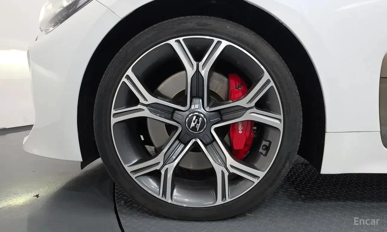 Kia Stinger, снимка 5 - Автомобили и джипове - 56736767