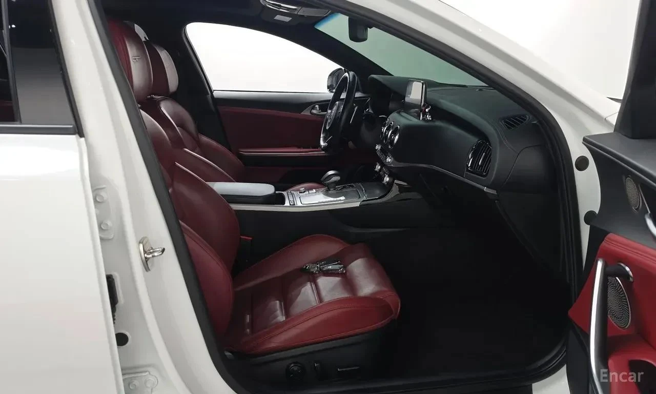 Kia Stinger, снимка 15 - Автомобили и джипове - 56736767