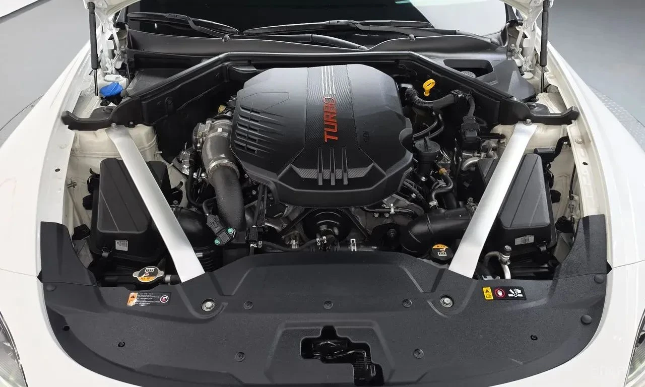 Kia Stinger, снимка 17 - Автомобили и джипове - 56736767