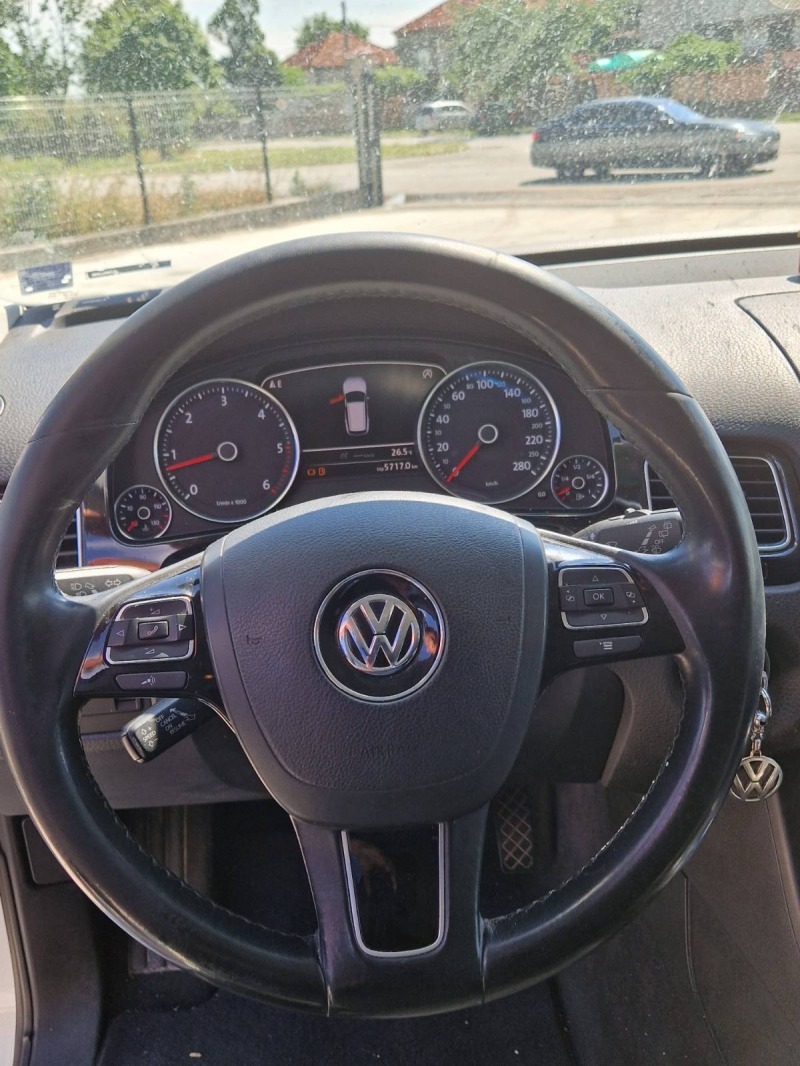 VW Touareg, снимка 11 - Автомобили и джипове - 46400830