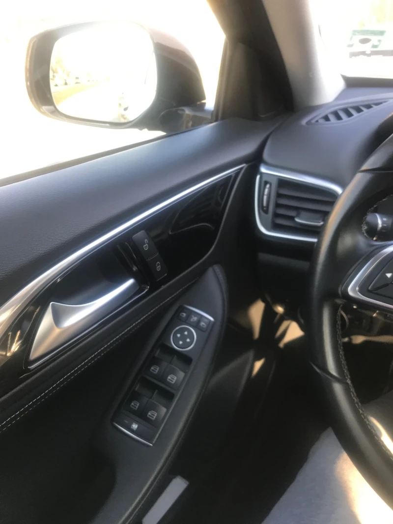 Infiniti Q30 Лек автомобил, снимка 9 - Автомобили и джипове - 52692441