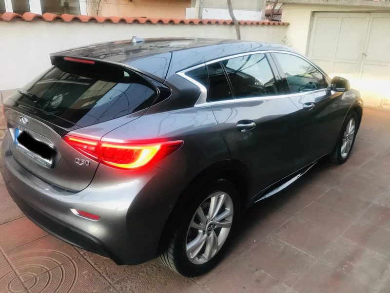 Infiniti Q30 Лек автомобил, снимка 5 - Автомобили и джипове - 52692441
