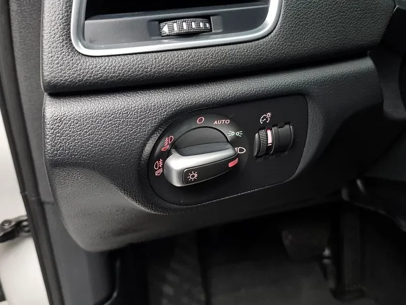 Audi Q3 2.0 TDI Quattro, снимка 17 - Автомобили и джипове - 55128641