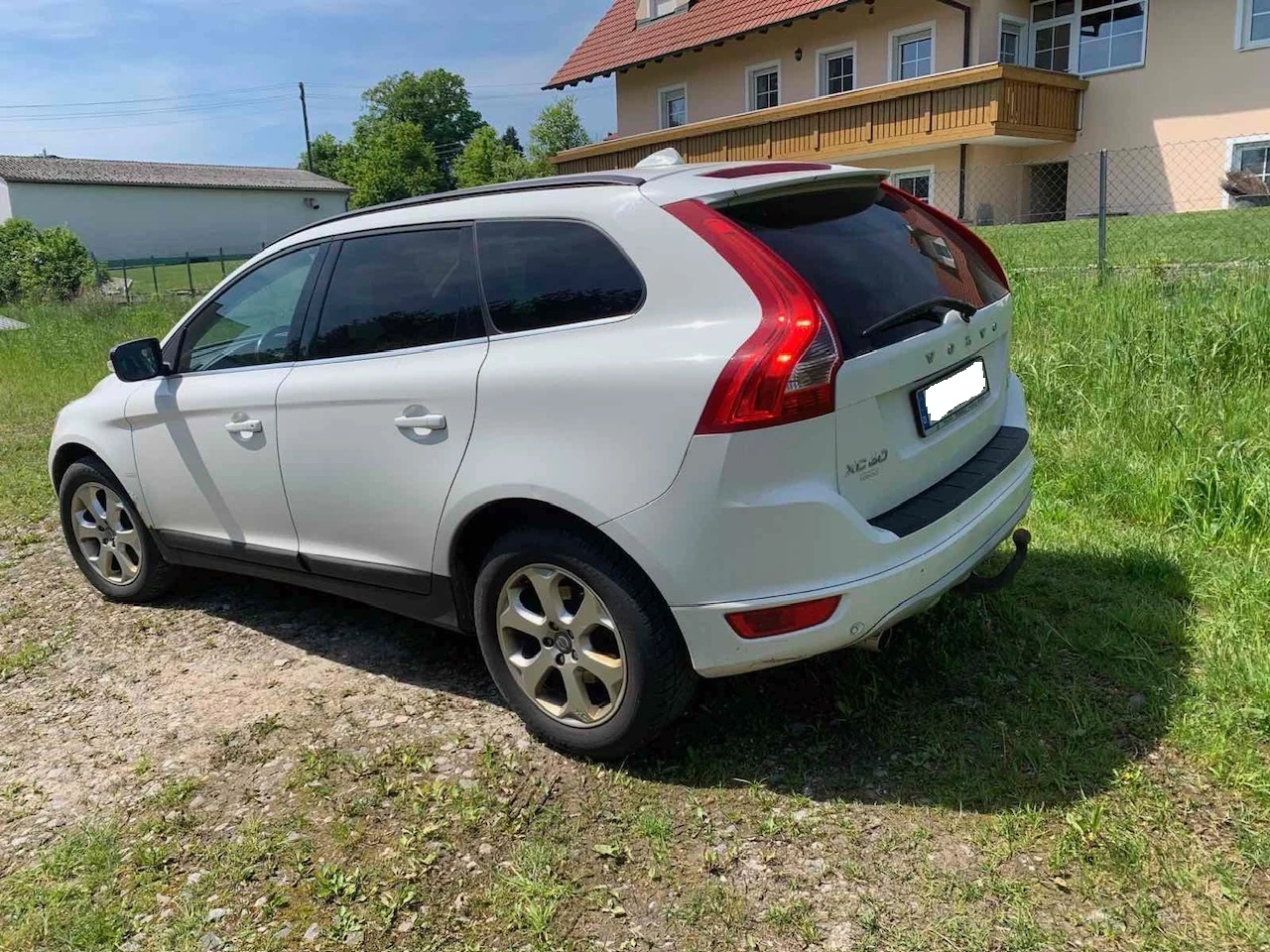 Volvo XC60 D5 2.4 - изображение 4