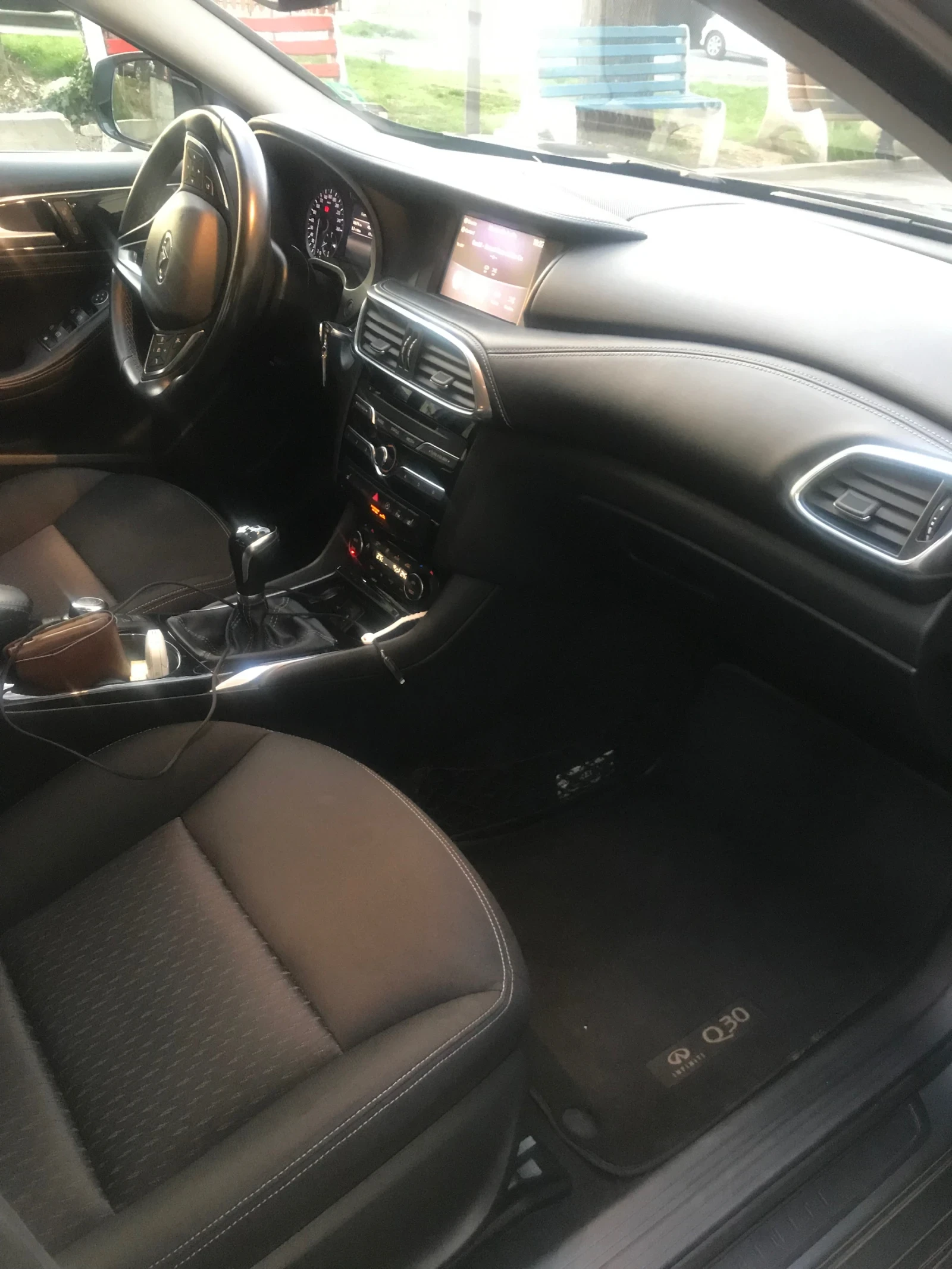 Infiniti Q30 Лек автомобил - изображение 6