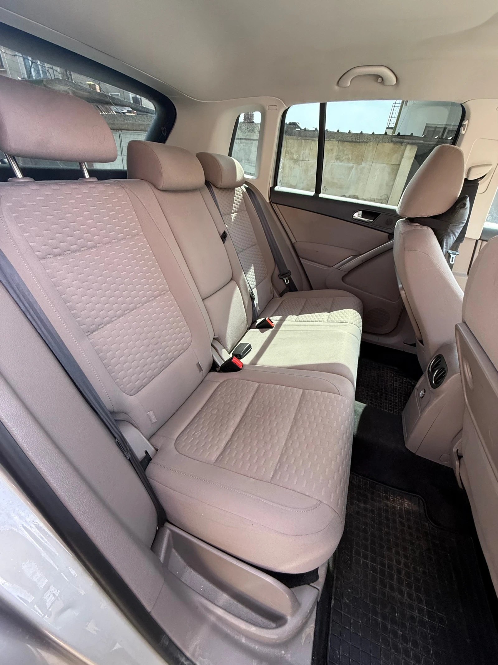 VW Tiguan 2.0 TDI 4Motion, снимка 9 - Автомобили и джипове - 53345030