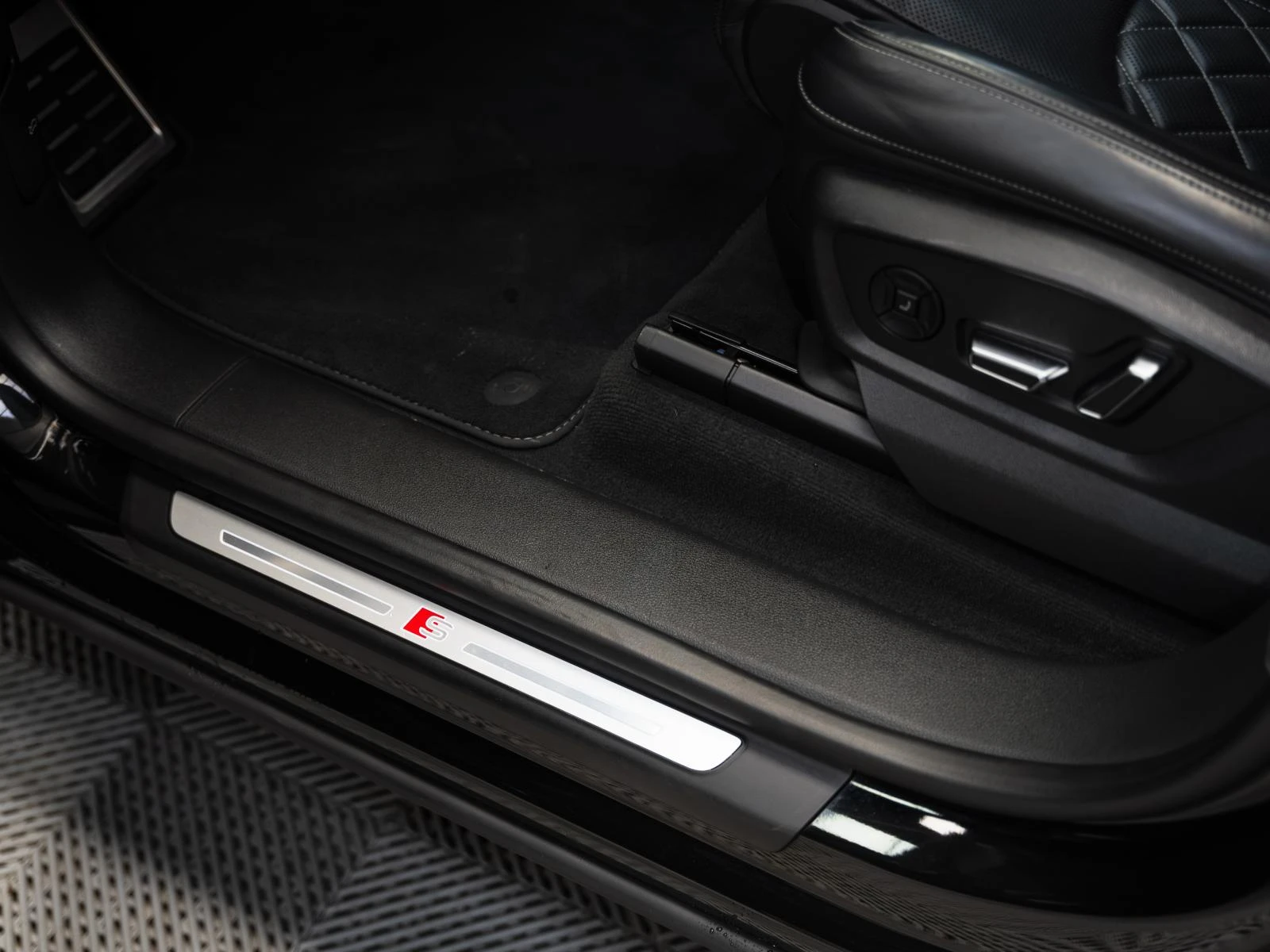 Audi SQ8 * CERAMIC* Quattro* B&O* ���������* Carbon* PANO*  | Mobile.bg � ����������� 16